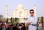 Tom Cruise at the Taj Mahal, Delhi on 3rd Dec 2011 (3).JPG